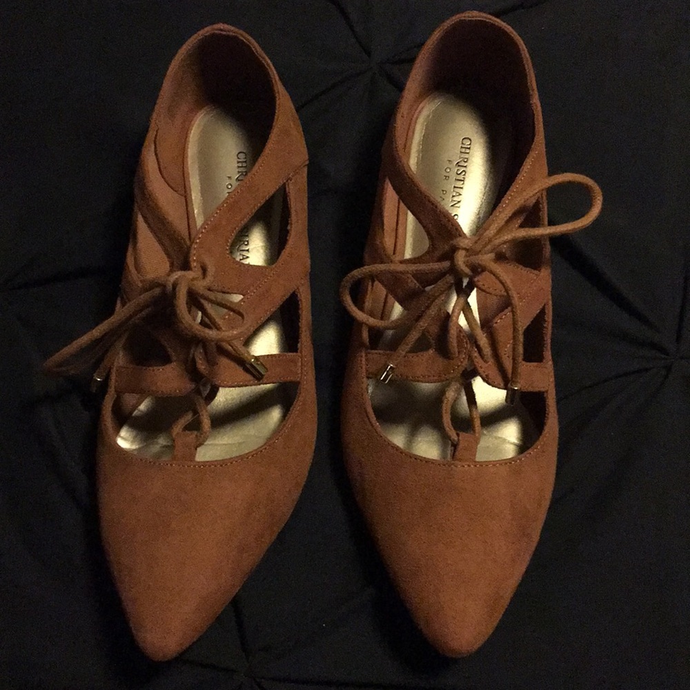 Dark tan lace up flats!! Barley worn!